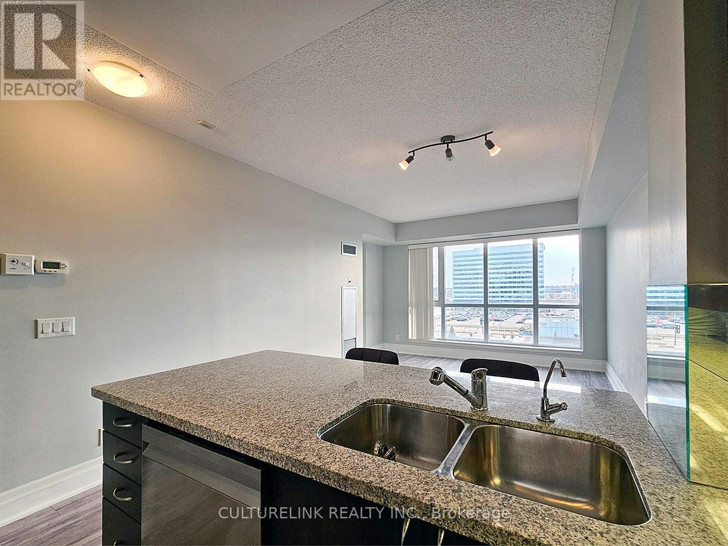607-57 Upper Duke Crescent, Markham, ON, L6G 0B9 4