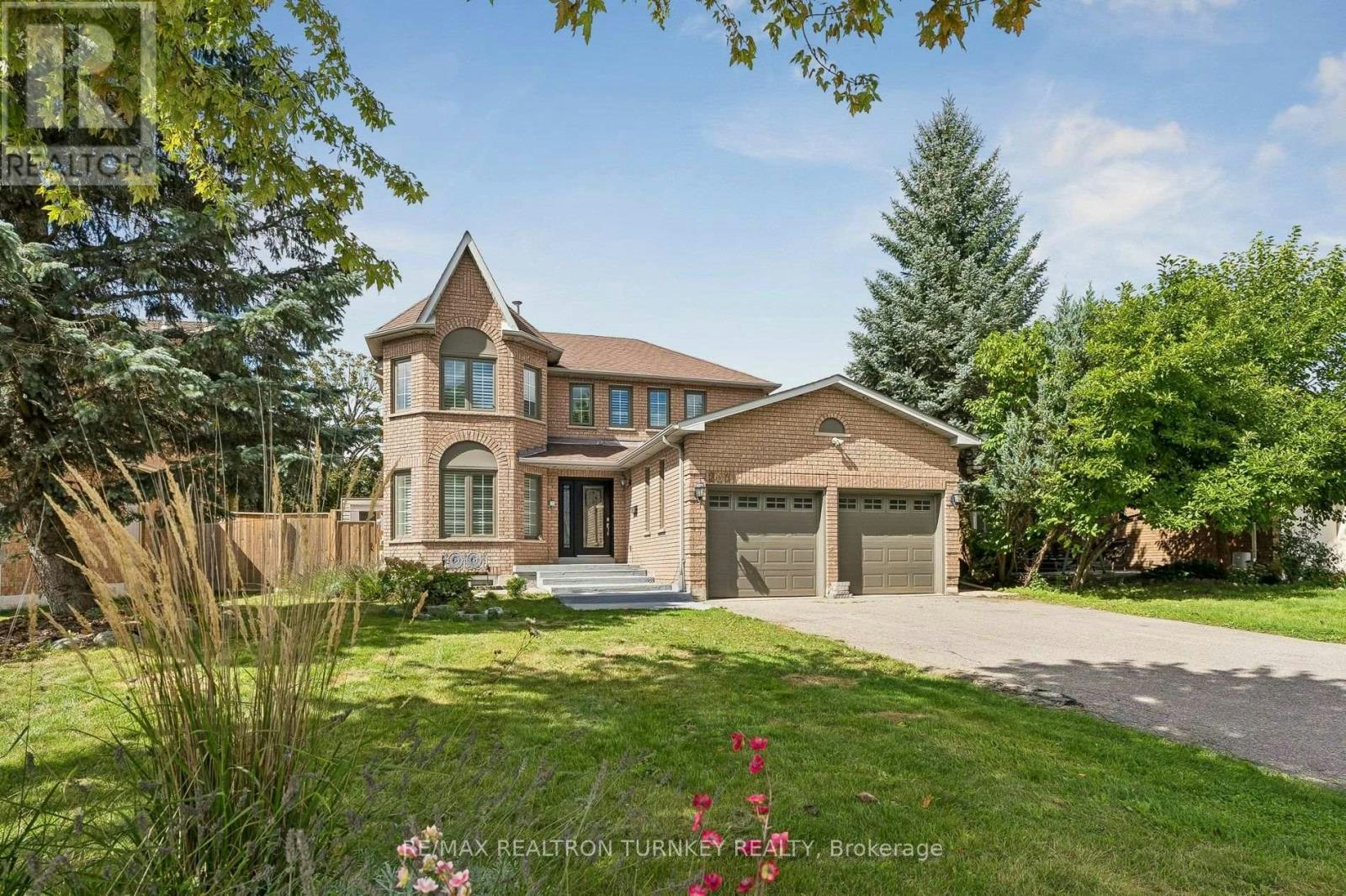 263 Chambers Crescent, Newmarket, ON, L3X 1T1