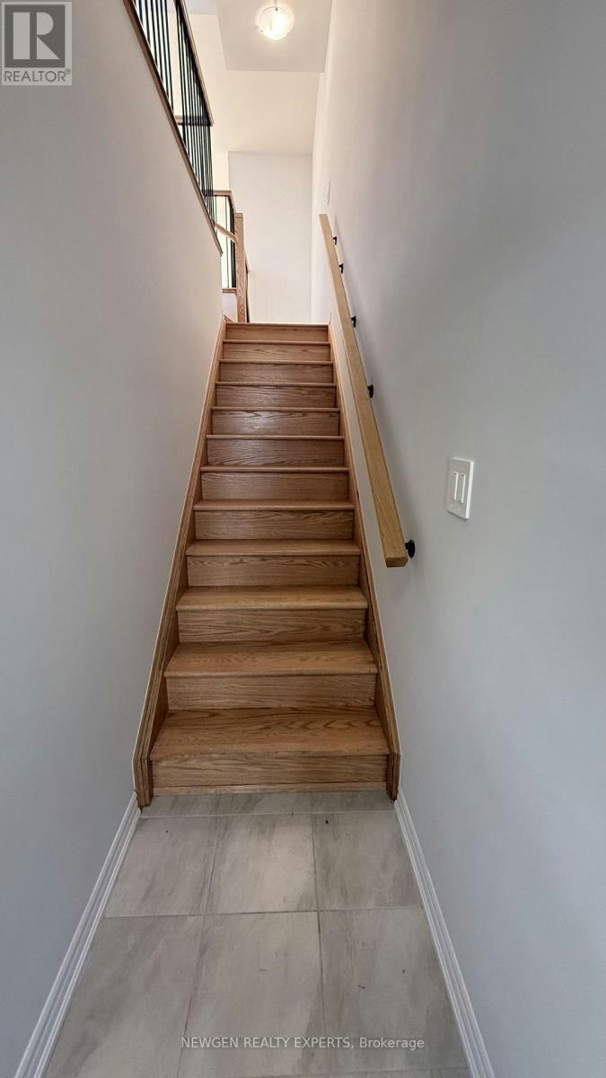 5882 Saigon Street, Mississauga, ON, L5V 0E9 - 5