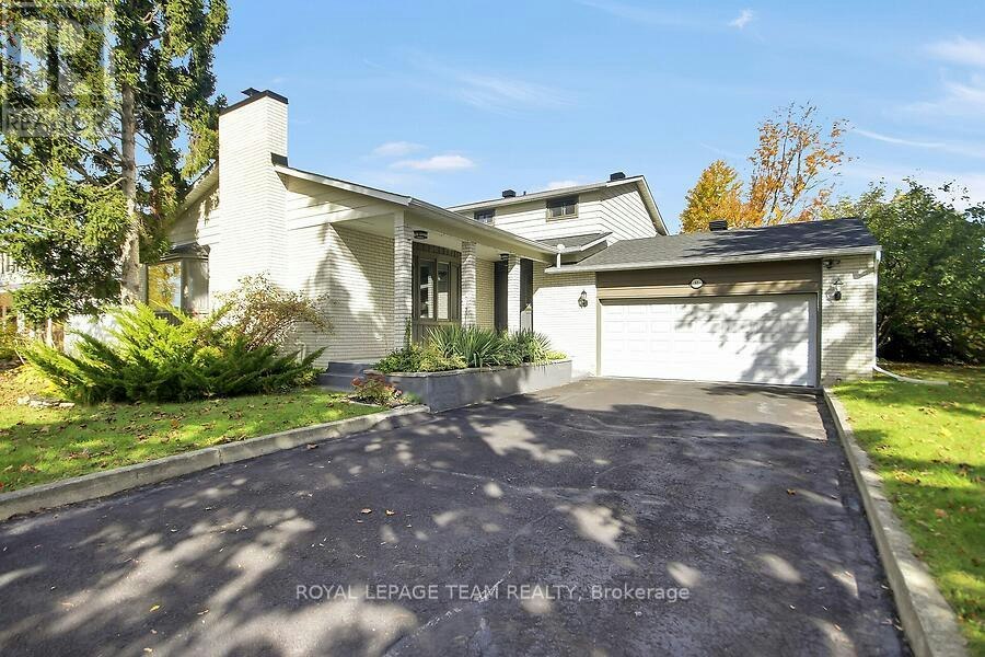61 Amberwood Crescent, Ottawa, ON, K2E 7C2