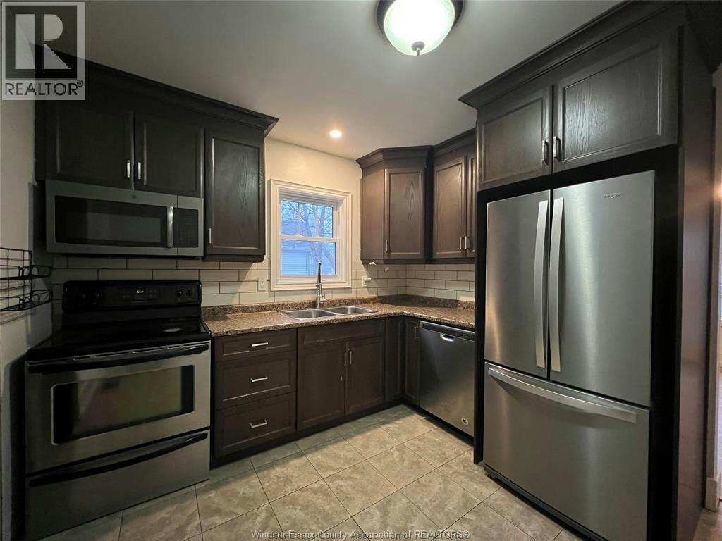 ROOM 1-41 Alexandra, Chatham-Kent, ON, N7M 1X9 - 9