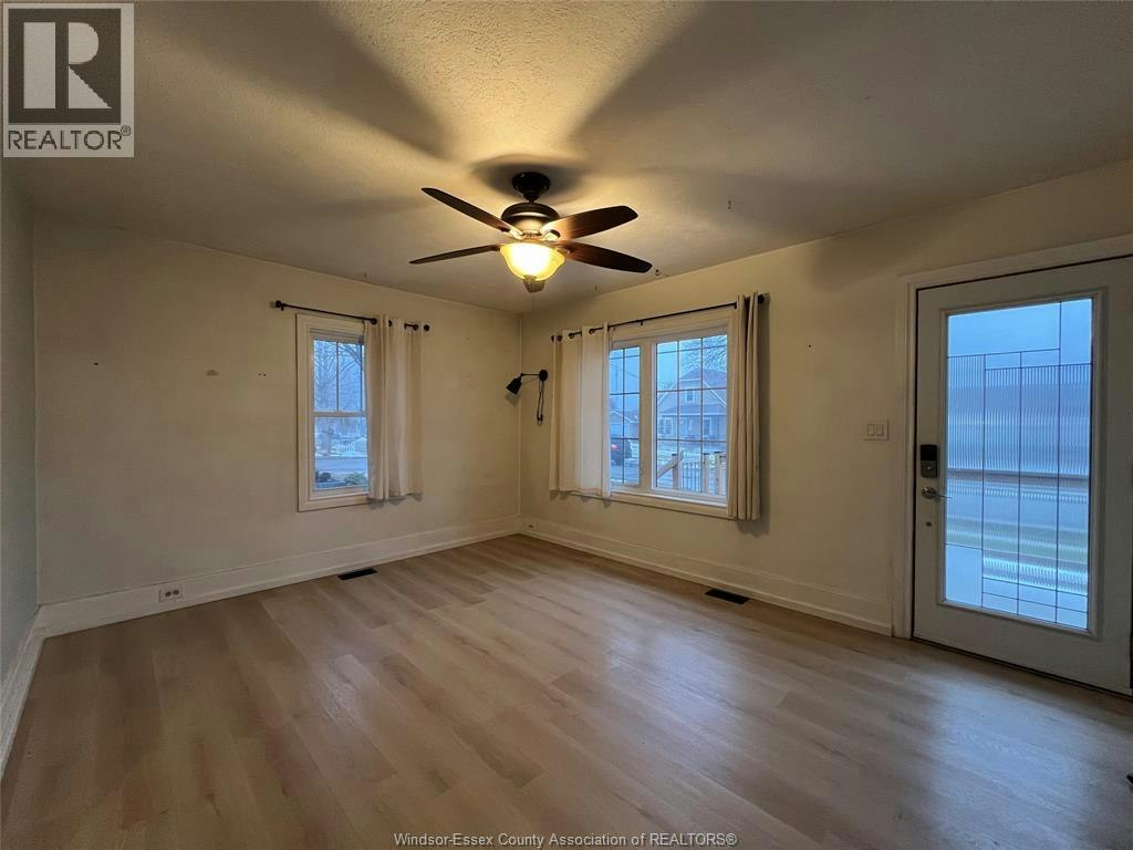 ROOM 1-41 Alexandra, Chatham-Kent, ON, N7M 1X9 3