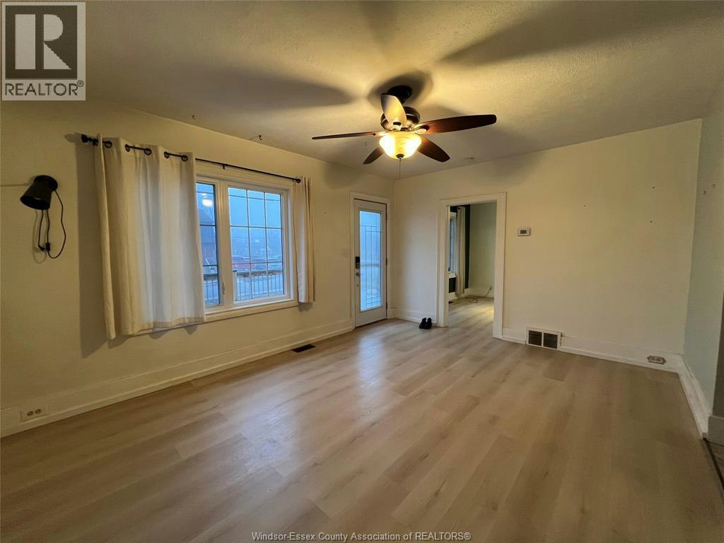 ROOM 1-41 Alexandra, Chatham-Kent, ON, N7M 1X9 5