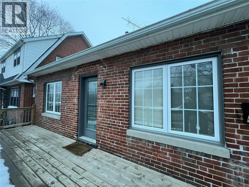 ROOM 1-41 Alexandra, Chatham-Kent, ON, N7M 1X9 2