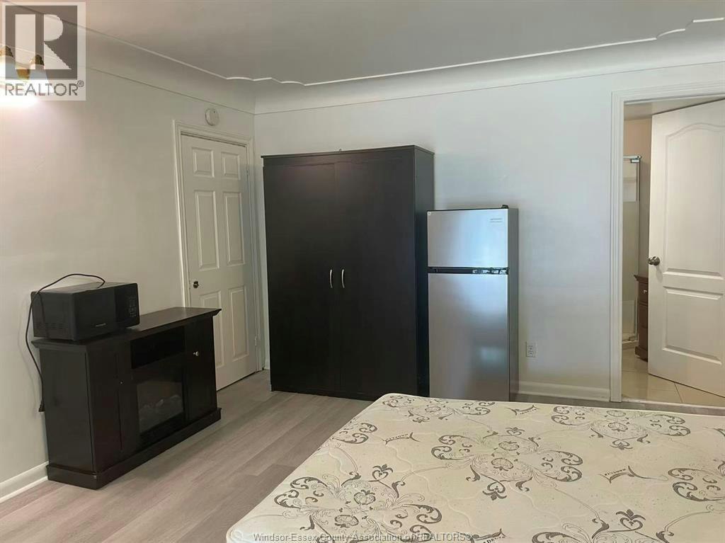 ROOM 1-787 Campbell, Windsor, ON, N9B 2H6 - 3