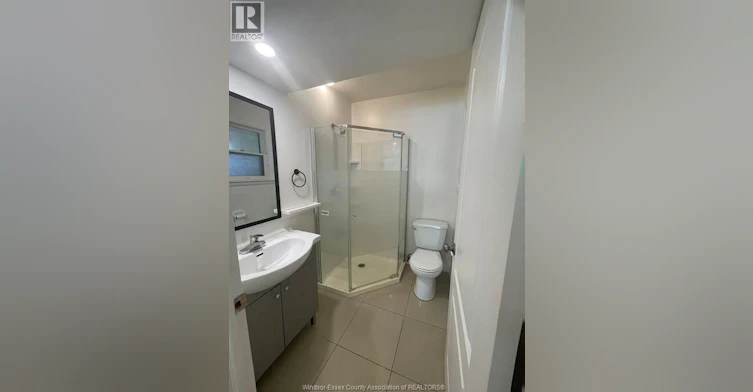 ROOM 1-787 Campbell, Windsor, ON, N9B 2H6 - 4