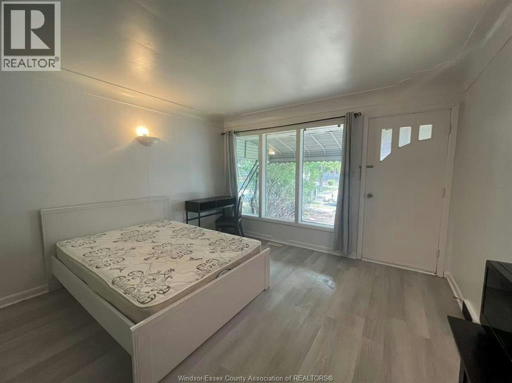 ROOM 1-787 Campbell, Windsor, ON, N9B 2H6 - 2