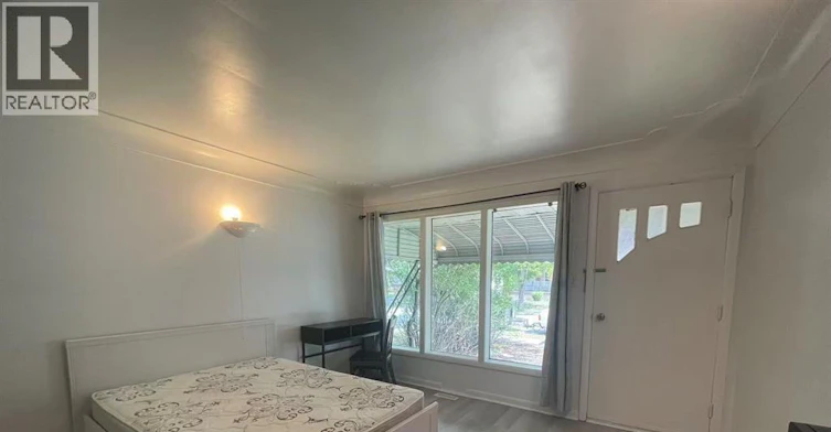 ROOM 1-787 Campbell, Windsor, ON, N9B 2H6 - 2