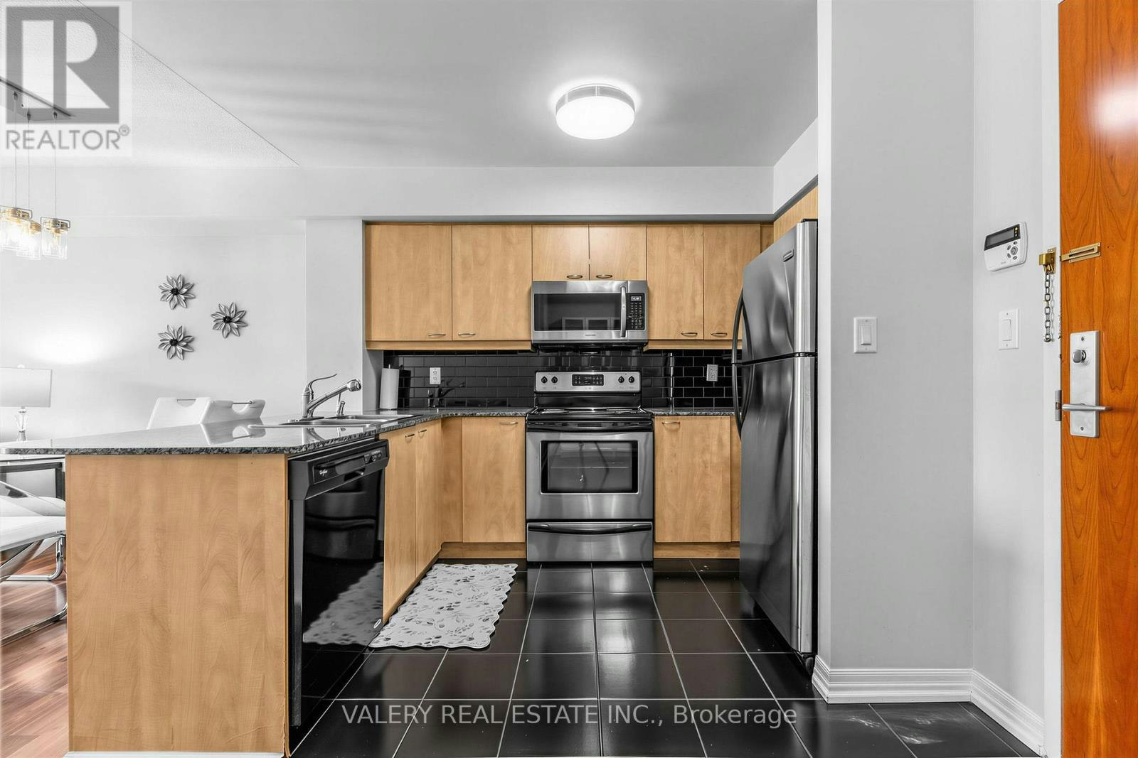 214-1403 Royal York Road, Toronto, ON, M9P 0A1 - 5