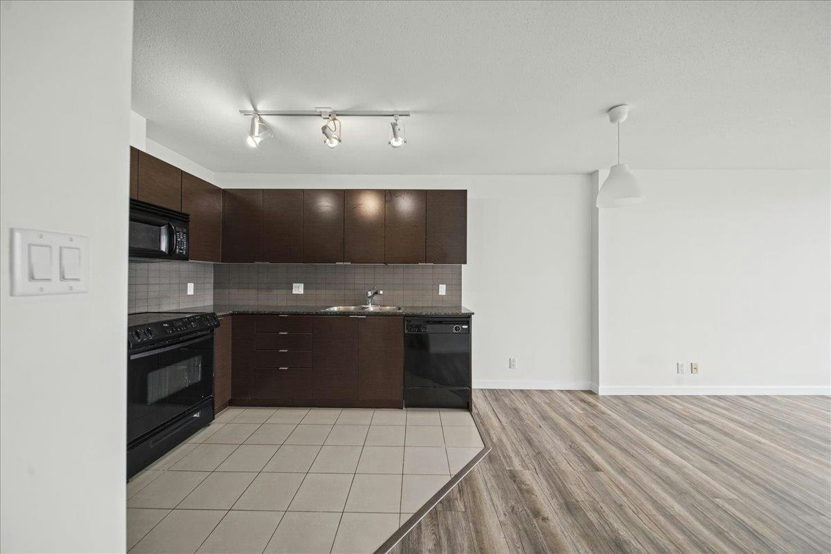 2701-13618 100 Avenue - 5