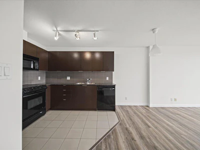 2701-13618 100 Avenue - 5