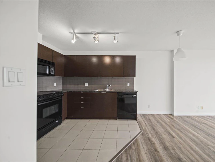 2701-13618 100 Avenue, Surrey, BC, V3T 0A8 - 5