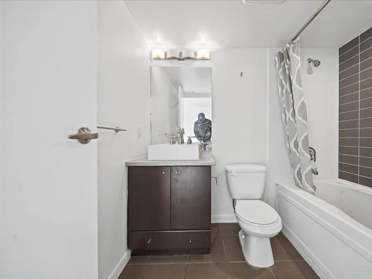 2701-13618 100 Avenue, Surrey, BC, V3T 0A8 - 12