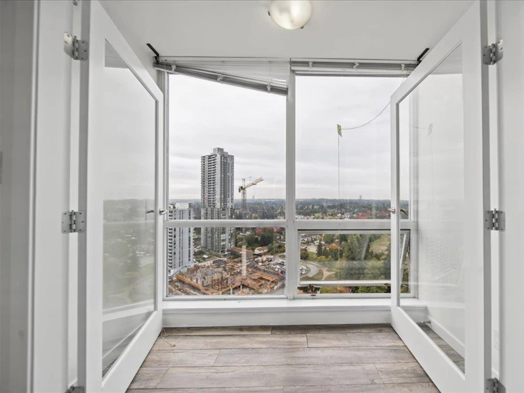 2701-13618 100 Avenue, Surrey, BC, V3T 0A8 - 13