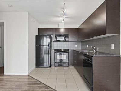 2701-13618 100 Avenue - 4