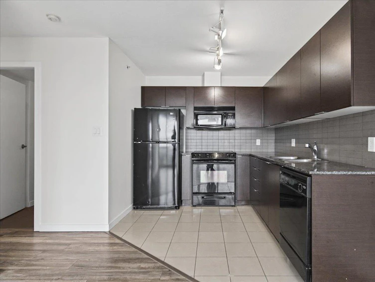 2701-13618 100 Avenue, Surrey, BC, V3T 0A8 - 4