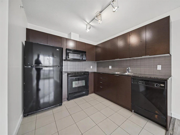 2701-13618 100 Avenue, Surrey, BC, V3T 0A8 - 3