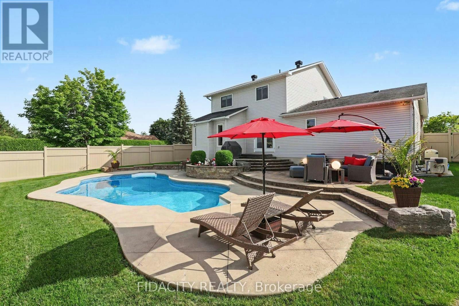 21 Ridge Drive WEST, Ottawa, ON, K2S 1S4 2
