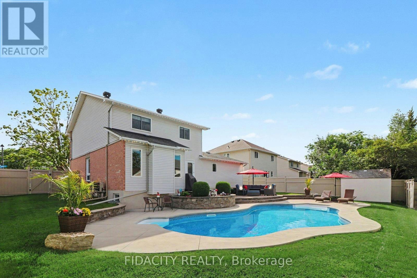 21 Ridge Drive WEST, Ottawa, ON, K2S 1S4 3