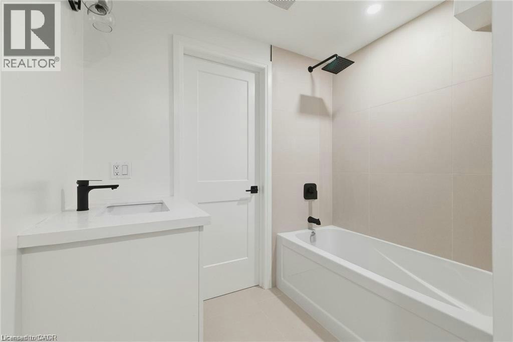 36 Elliott Street, Cambridge, ON, N1R 2J2 - 8