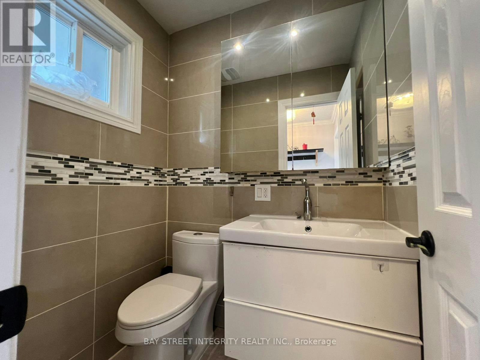 21 Montezuma Trail, Toronto, ON, M1V 1K4 - 2