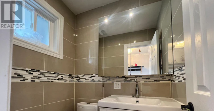 21 Montezuma Trail, Toronto, ON, M1V 1K4 - 2