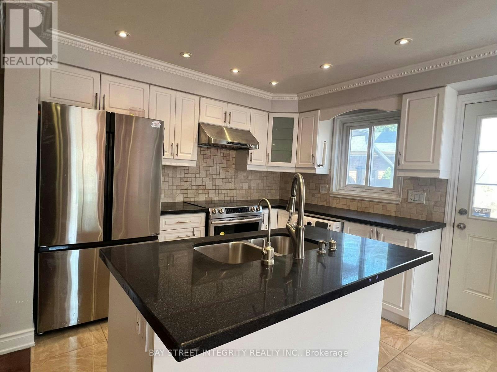 21 Montezuma Trail, Toronto, ON, M1V 1K4 - 4