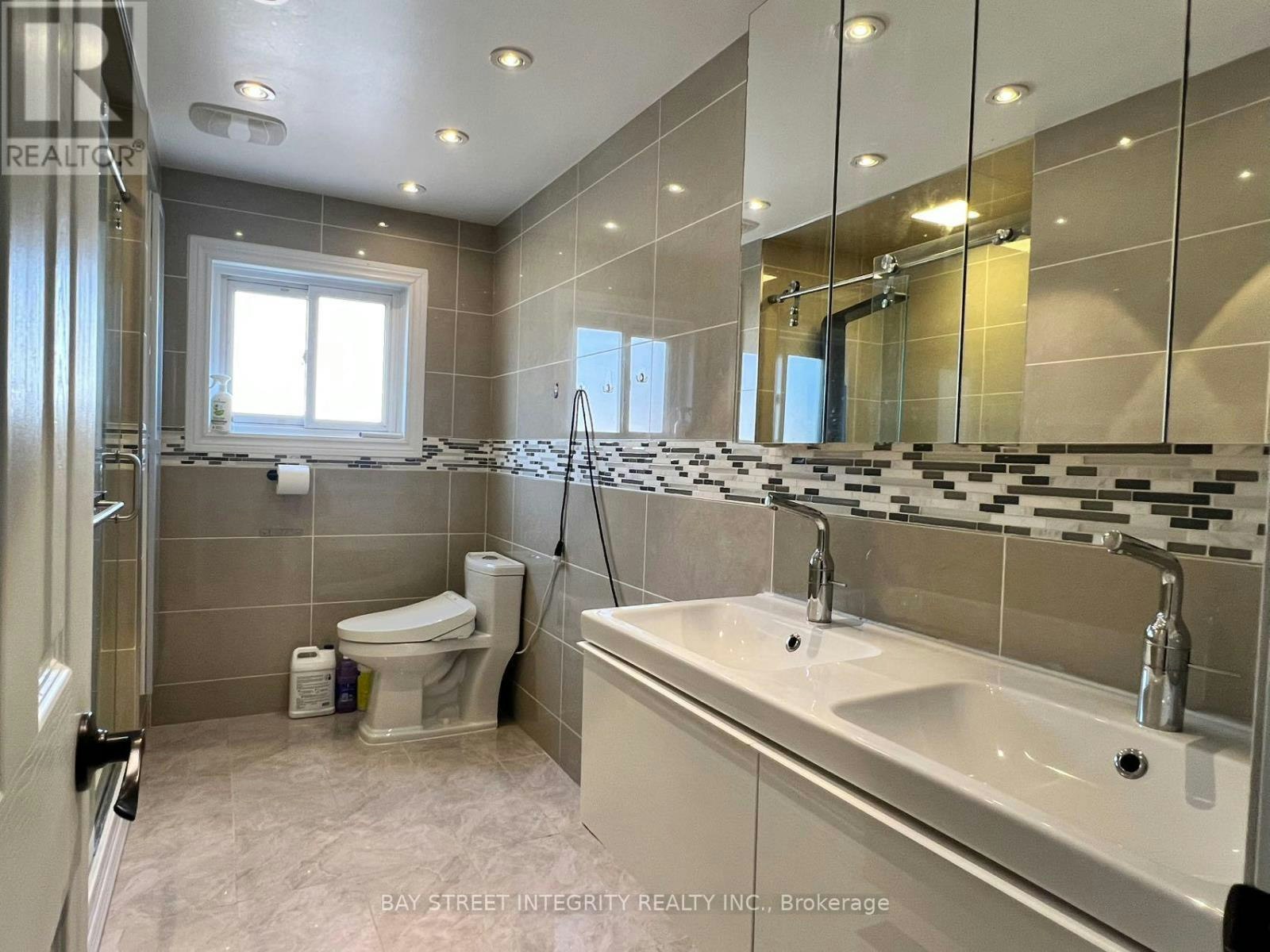 21 Montezuma Trail, Toronto, ON, M1V 1K4 - 8