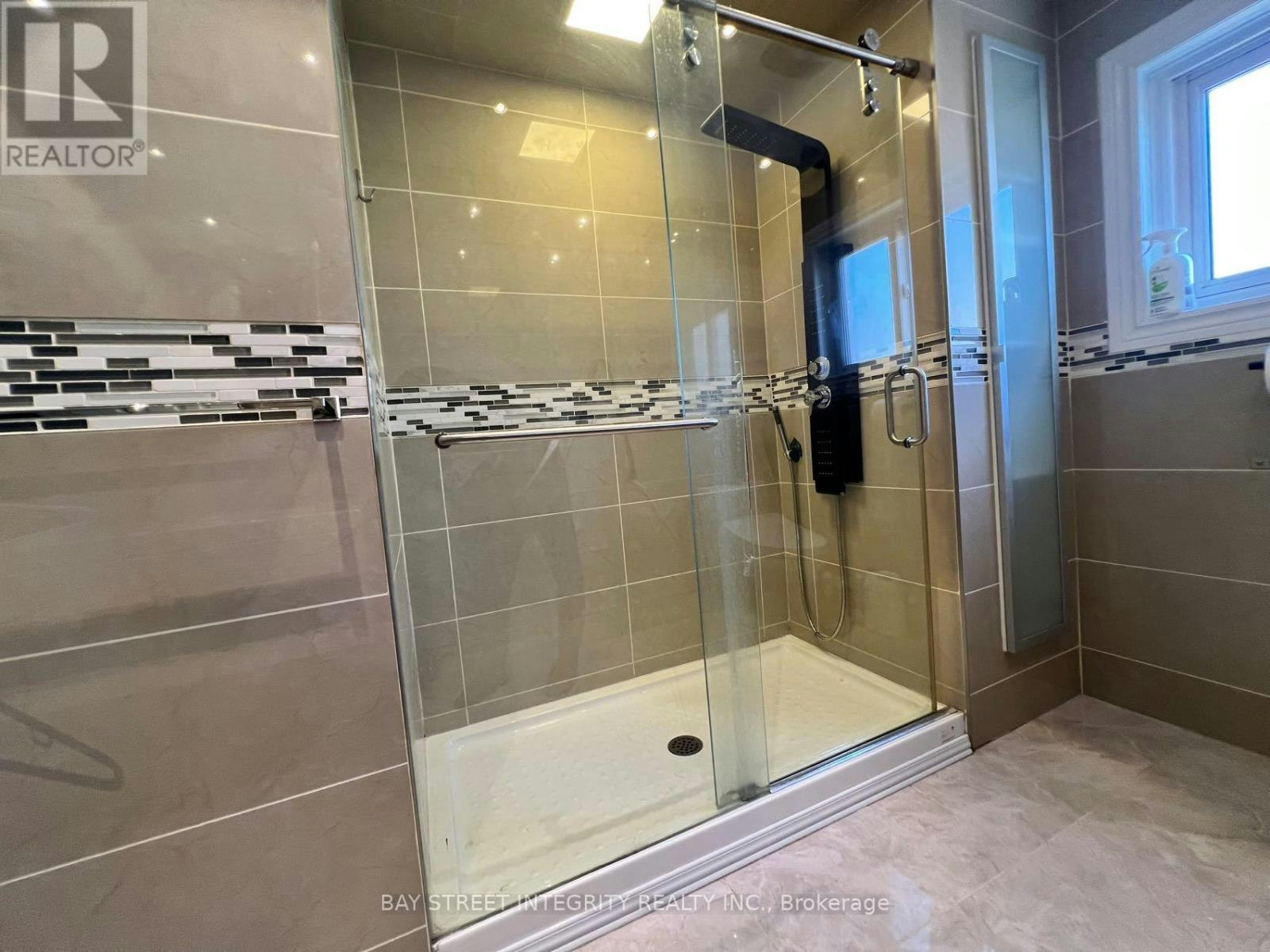 21 Montezuma Trail, Toronto, ON, M1V 1K4 - 9