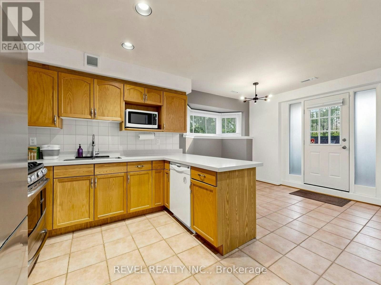 LOWER-831 Regal Crescent, Pickering, ON, L1X 2P8 - 11