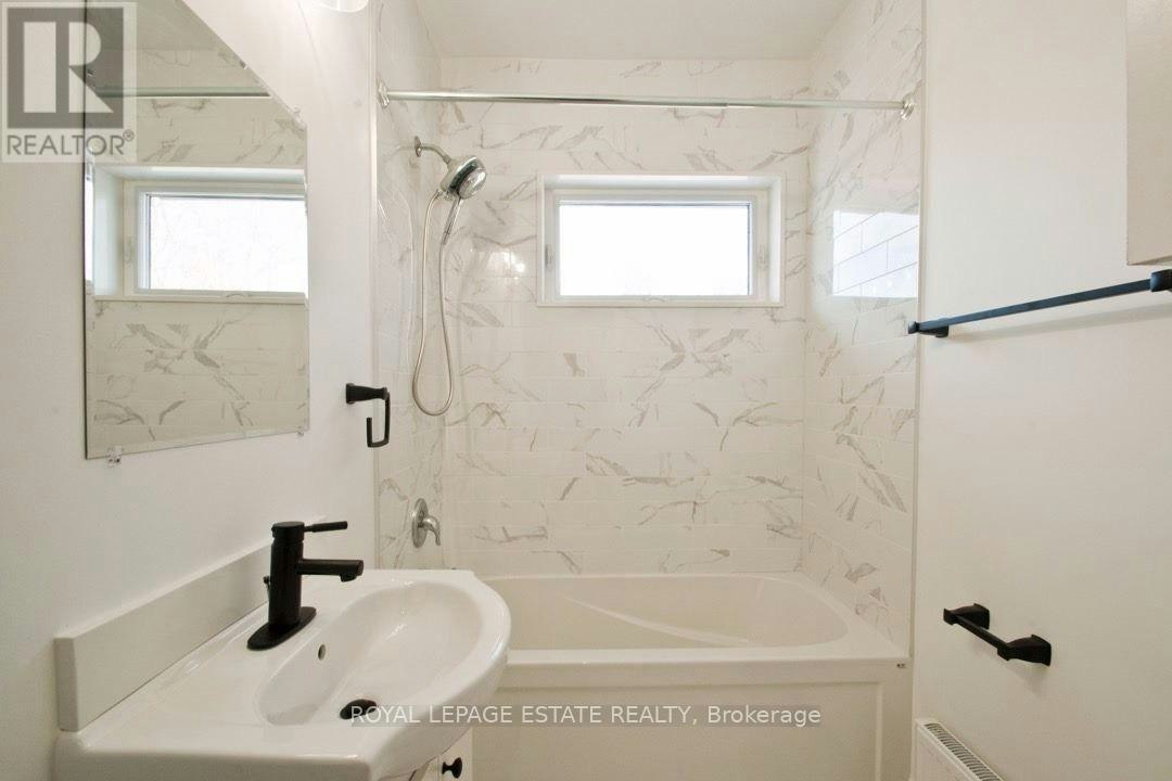 UPPER-22 Wineva Avenue, Toronto, ON, M4E 2S9 - 6