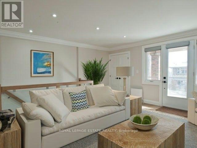 UPPER-22 Wineva Avenue, Toronto, ON, M4E 2S9 - 4