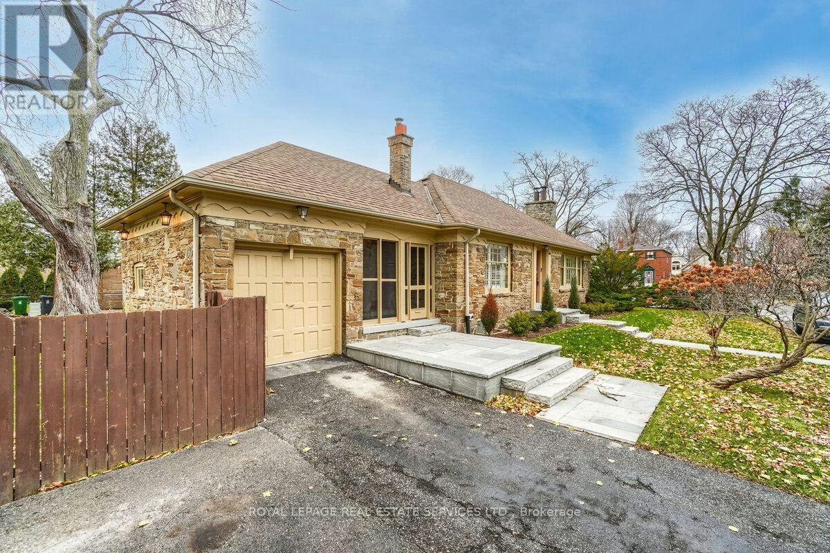 880 Royal York Road, Toronto, ON, M8Y 2V6 3
