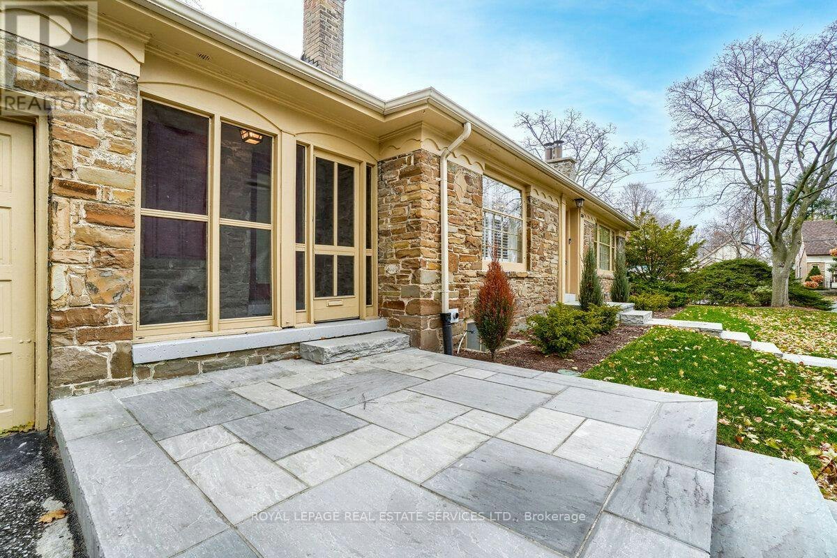 880 Royal York Road, Toronto, ON, M8Y 2V6 4