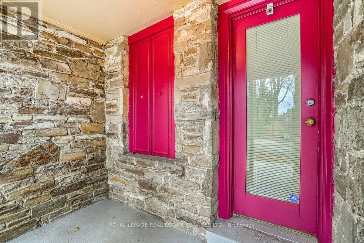 880 Royal York Road, Toronto, ON, M8Y 2V6 5