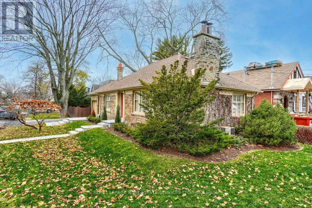 880 Royal York Road, Toronto, ON, M8Y 2V6 2