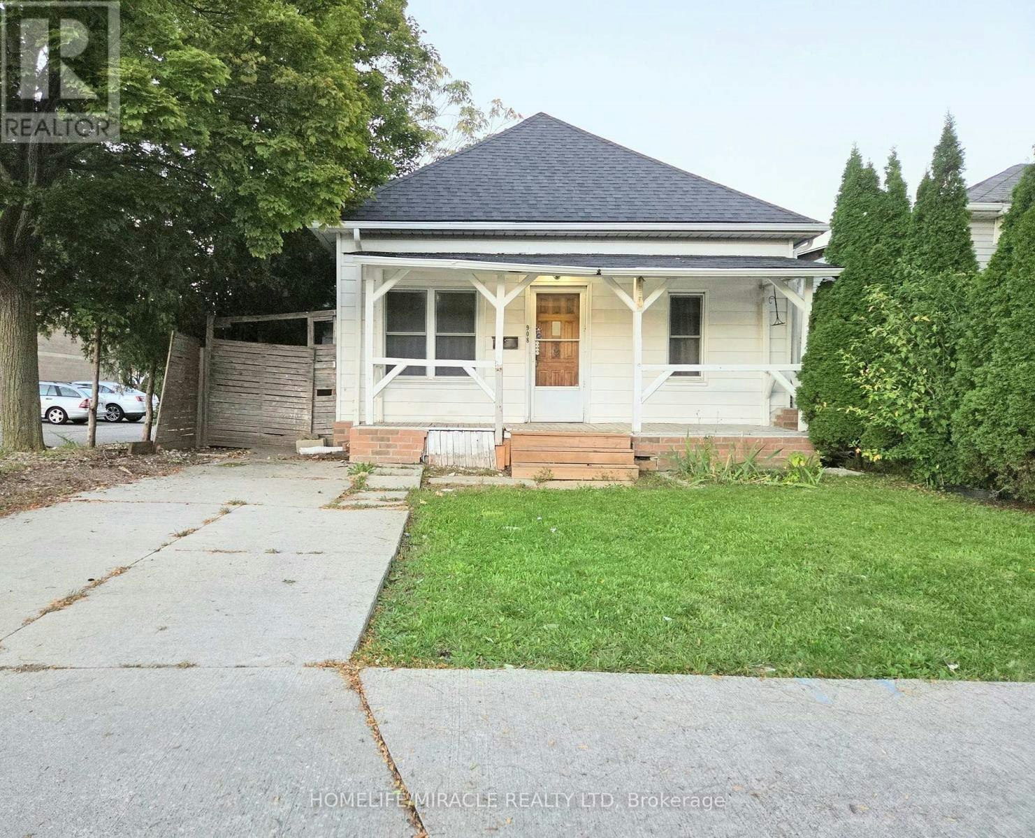 908 Windsor Avenue, Windsor, ON, N9A 1K2 - 2