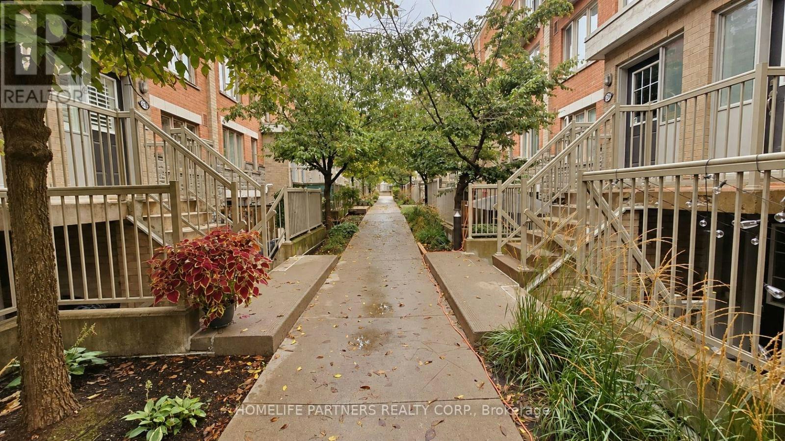 123-25 Turntable Crescent, Toronto, ON, M6H 4K8 - 2
