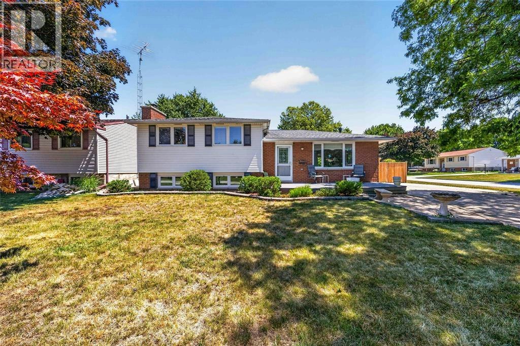 492 Parkdale Crescent, St. Clair, ON, N0N 1G0