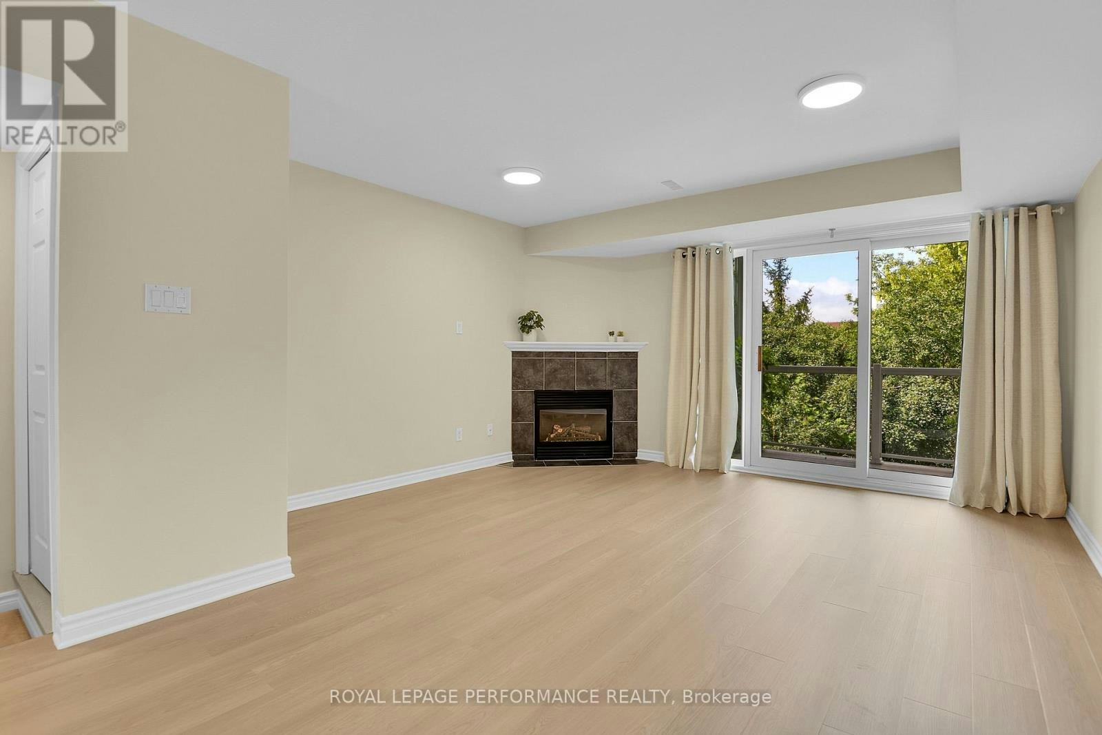 64 Mayflower Private, Ottawa, ON, K2B 0A2 - 8