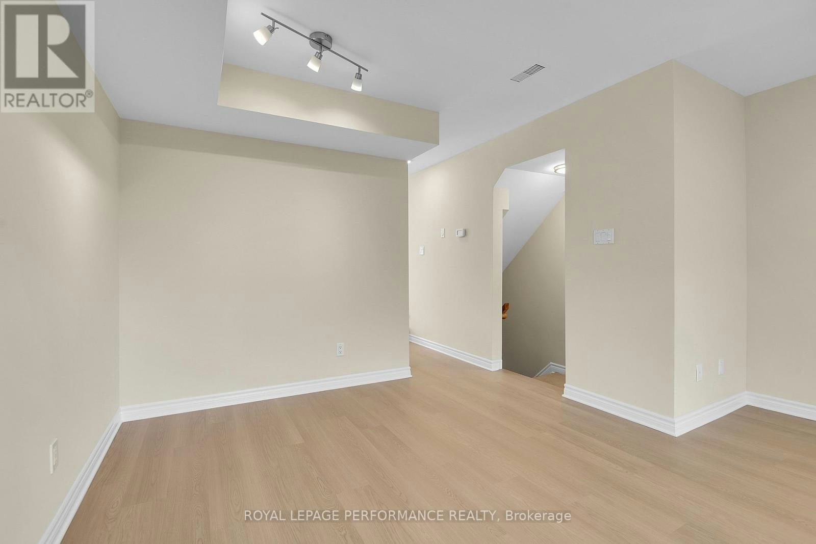 64 Mayflower Private, Ottawa, ON, K2B 0A2 - 12
