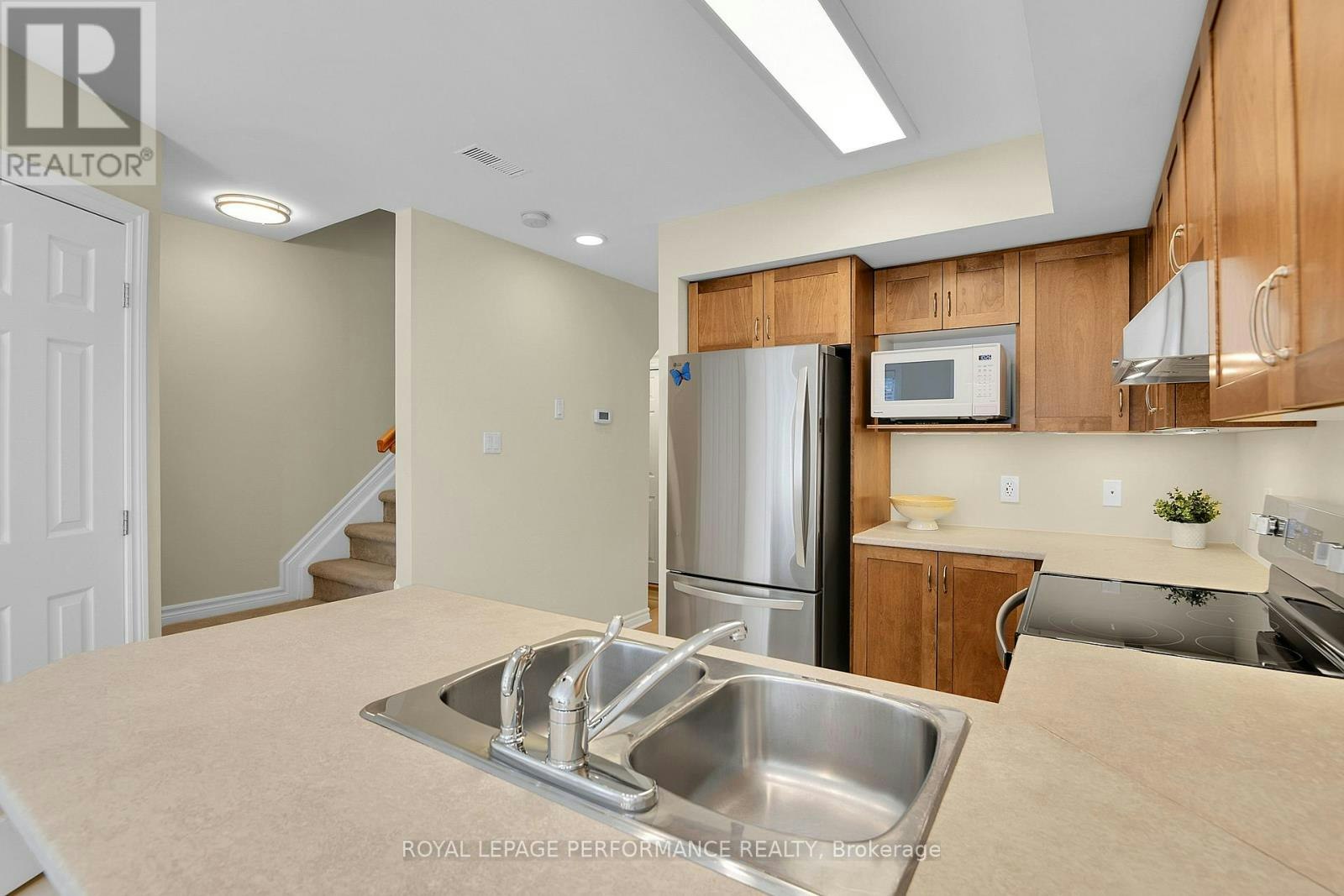 64 Mayflower Private, Ottawa, ON, K2B 0A2 - 18