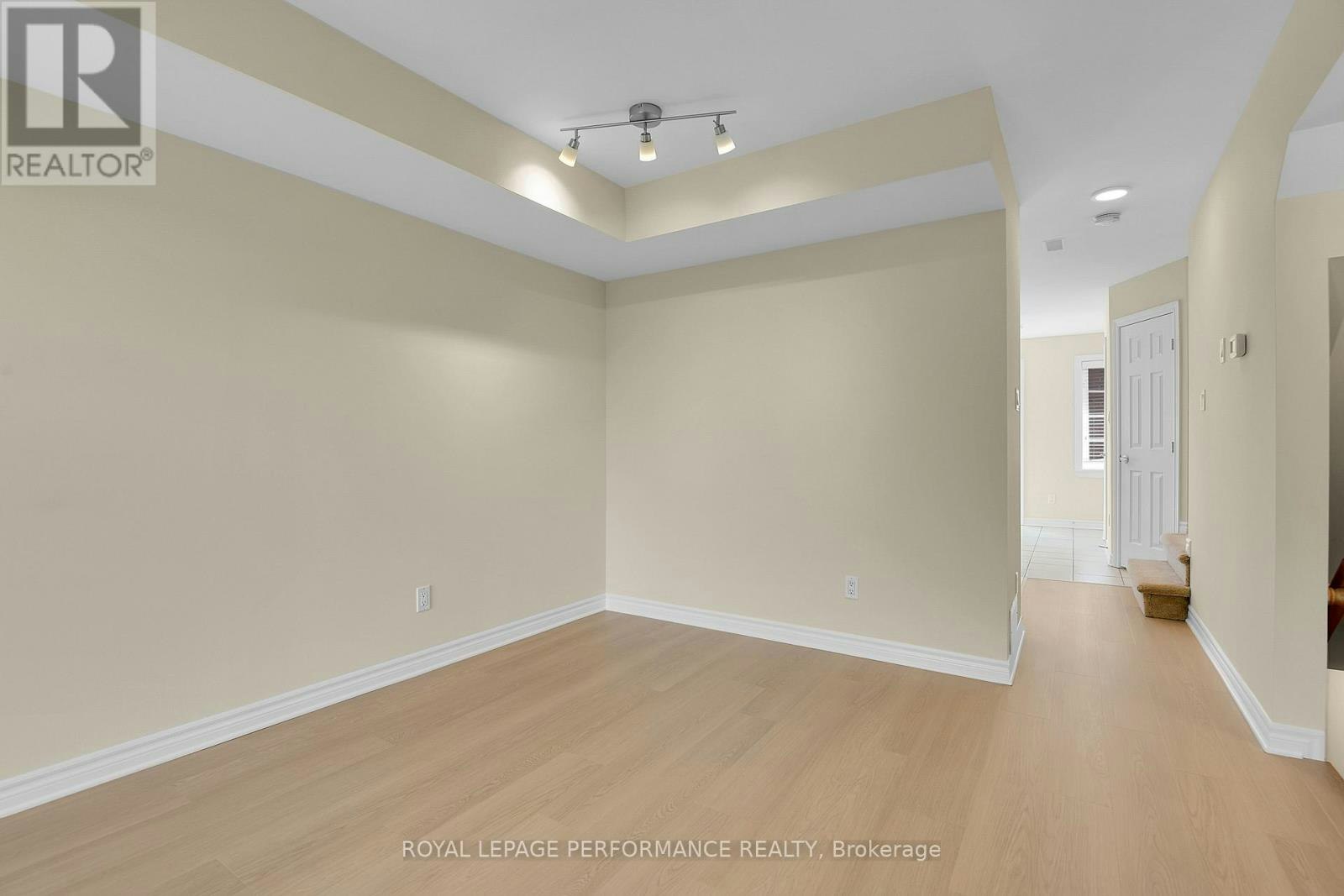 64 Mayflower Private, Ottawa, ON, K2B 0A2 - 13