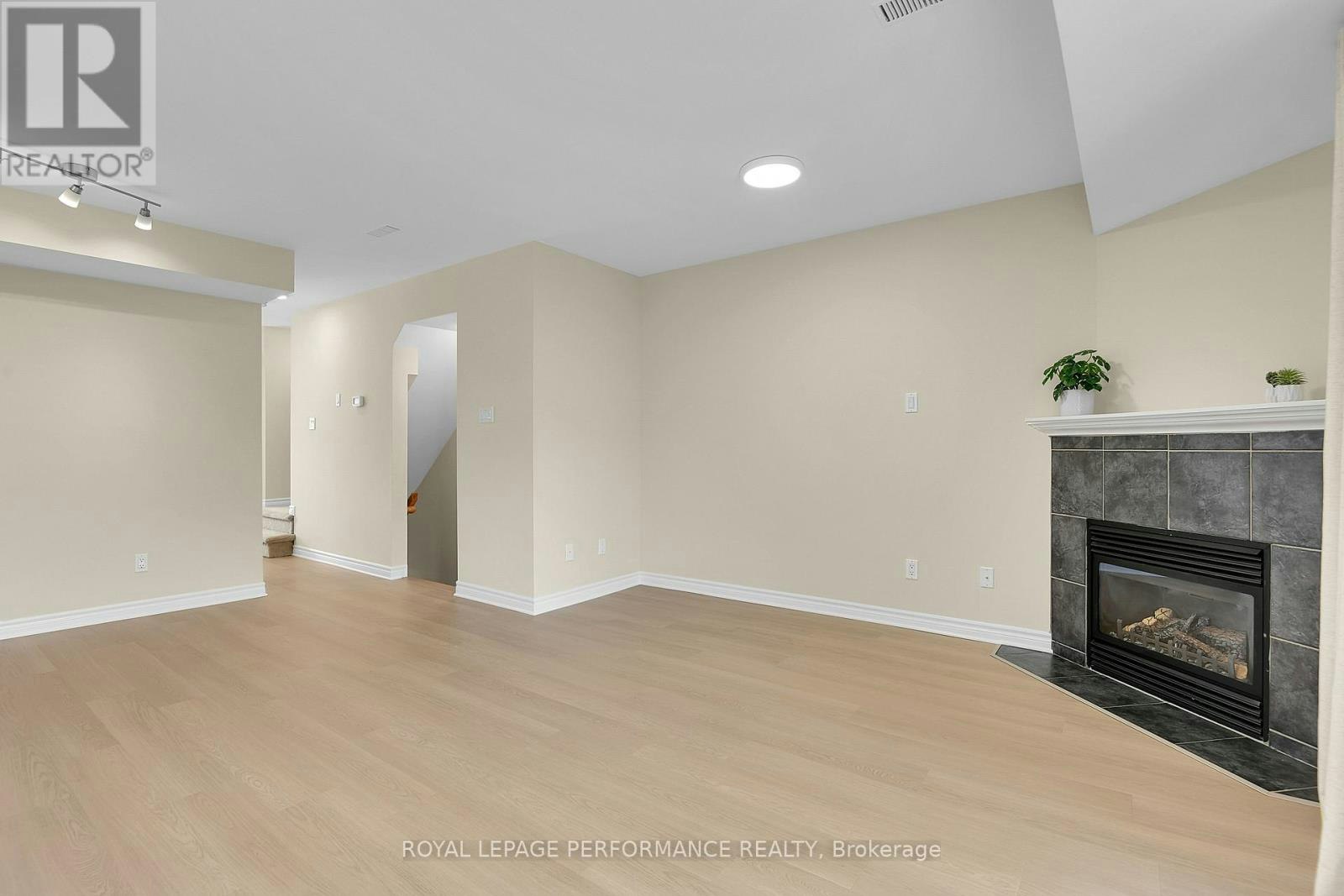 64 Mayflower Private, Ottawa, ON, K2B 0A2 - 11