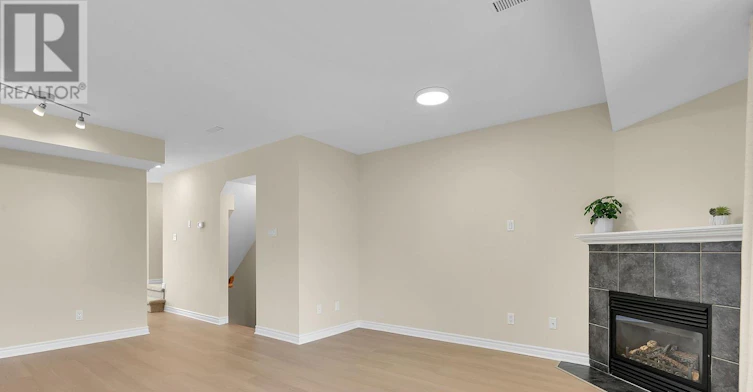 64 Mayflower Private, Ottawa, ON, K2B 0A2 - 11