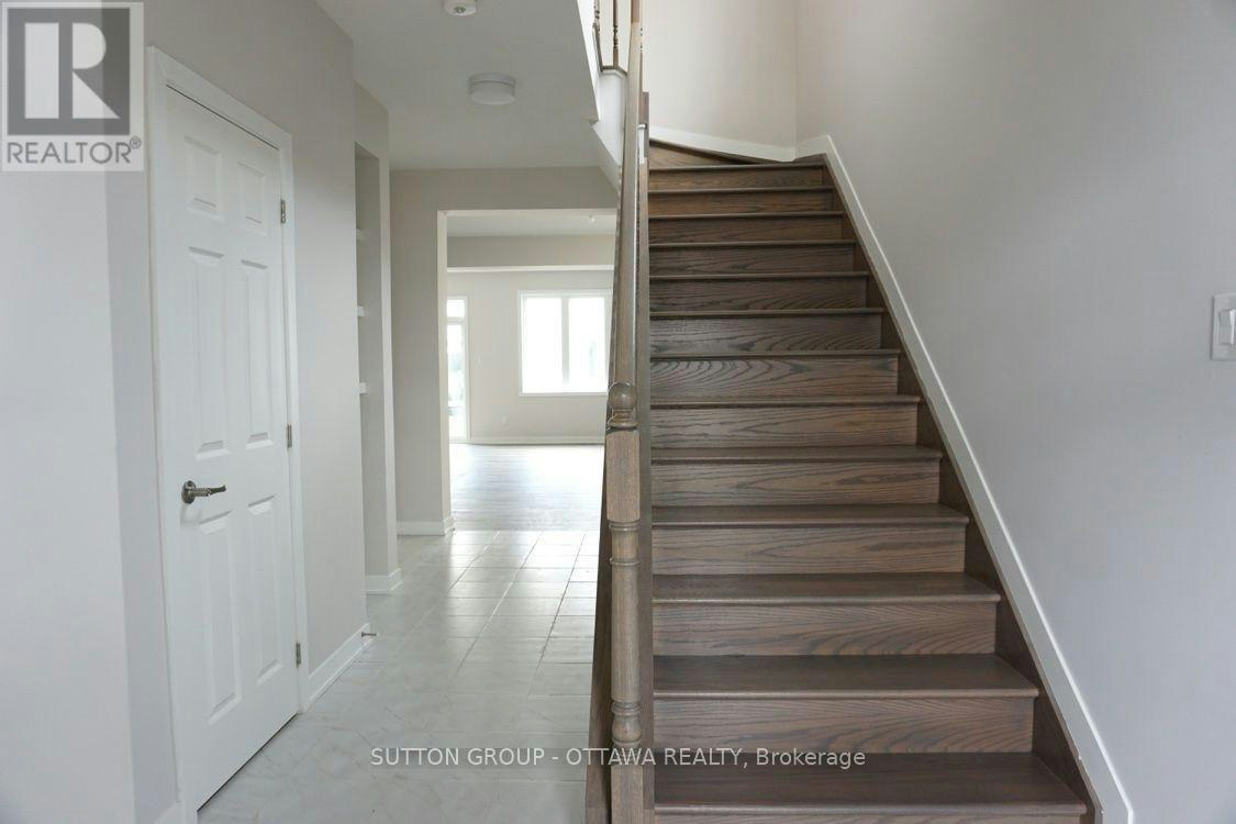 663 Allied Mews, Ottawa, ON, K2S 1B9 - 3