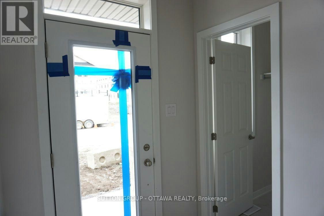 663 Allied Mews, Ottawa, ON, K2S 1B9 - 2