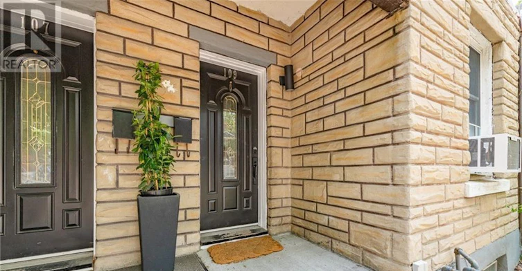 109 Melrose Avenue, Ottawa, ON, K1Y 3K6 - 2