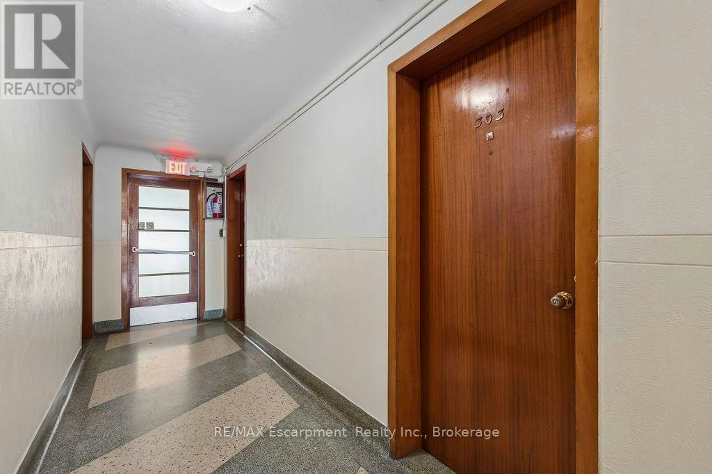 303-830 Robinson Street, Burlington, ON, L7R 2L5 - 16