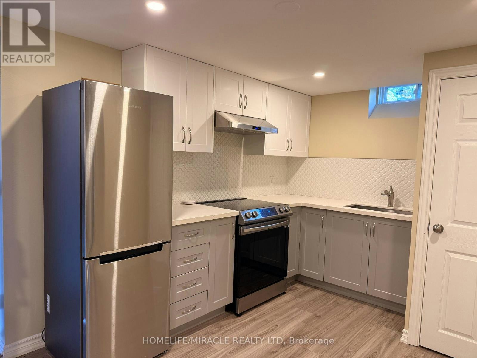 18 Burnley Place, Brampton, ON, L6Z 2T9 3